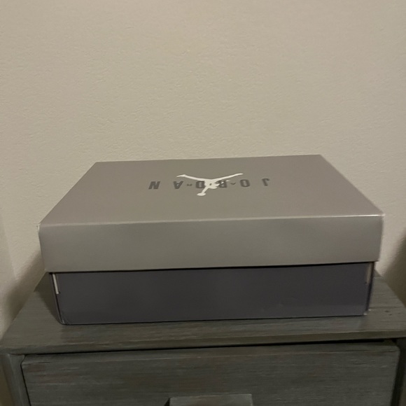 Cool Grey 11’s slightly used and creased. Has box and wrapping. - Picture 8 of 11